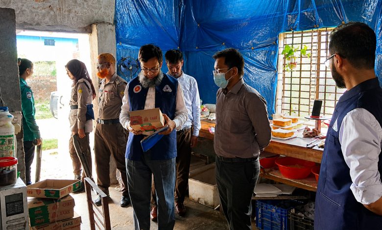 রাজশাহীতে মেয়াদোত্তীর্ণ সনদে পানি ও কেক উৎপাদন, দুই প্রতিষ্ঠানকে জরিমানা
